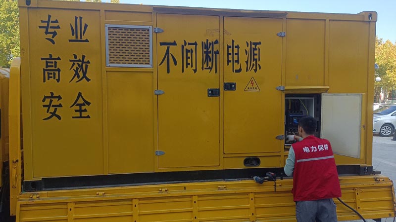 仓山柴油发电机组和UPS电源配合使用时，如何避免切换过程中的电力中断？